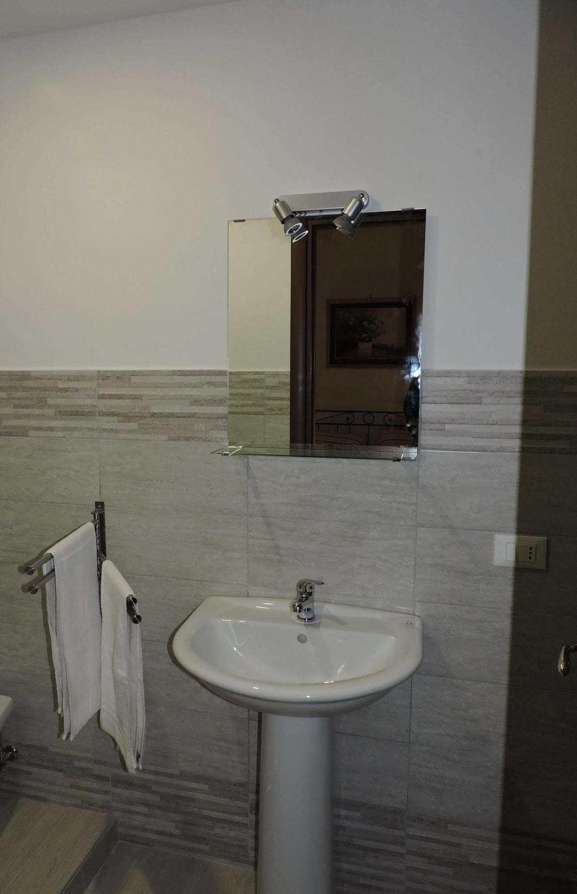 Living Rome Ottaviano B&B Ngoại thất bức ảnh